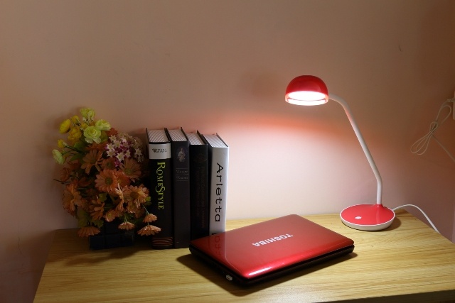 Красная Настольная светодиодная лампа Keliying LM-041